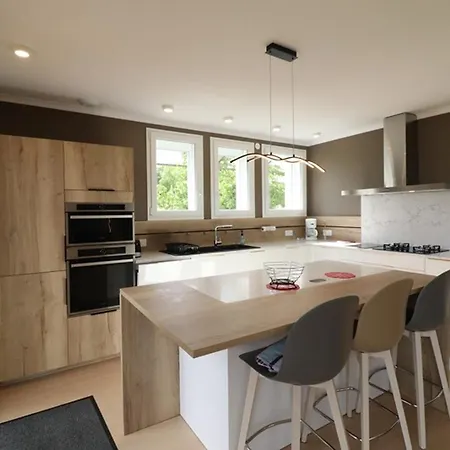 Maison Renovee Pres De Maurs, Jardin, Terrasse, Parking Prive, Activites Et Monts Du Cantal. - Fr-1-742-274